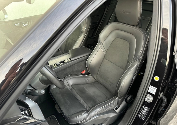 Volvo XC 60 cena 114900 przebieg: 89000, rok produkcji 2019 z Myszyniec małe 742